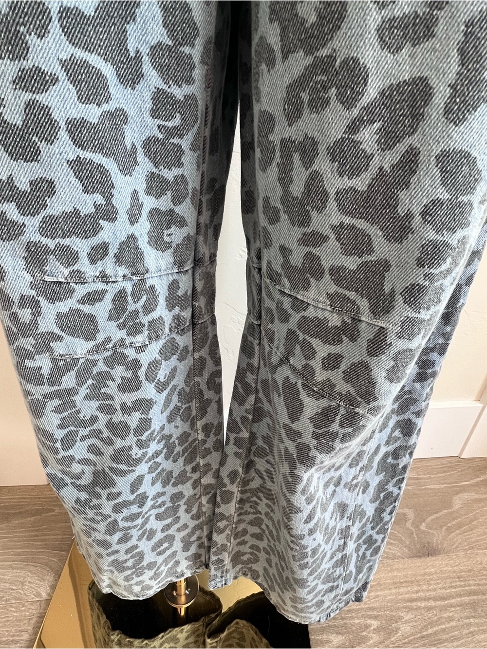 entro Light Blue Leopard-Print Wide Leg Pants - Picture 2 of 5